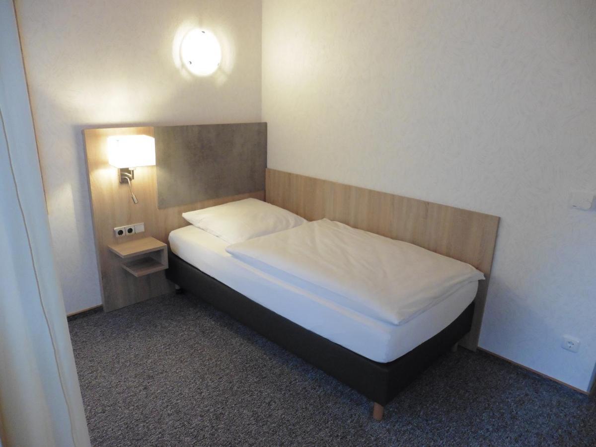 Hotels Landhaus Dieterichs Wolfsburg Exterior photo